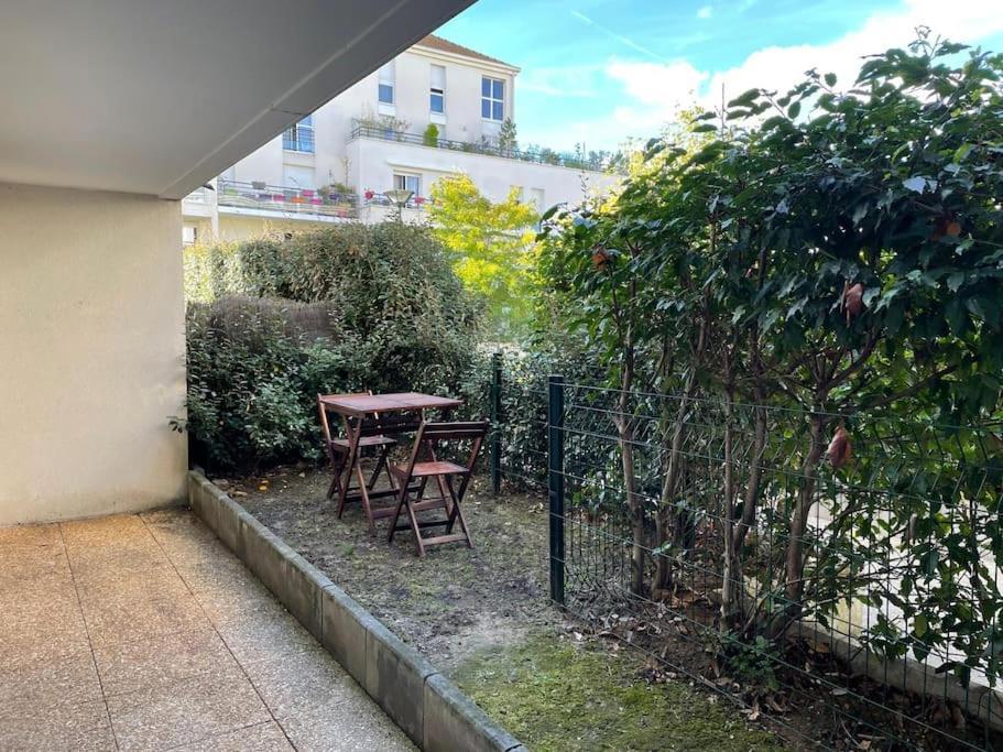 Studio 28 M2 & Jardin Privatif 20 M2 몽티그니레브레통노 외부 사진