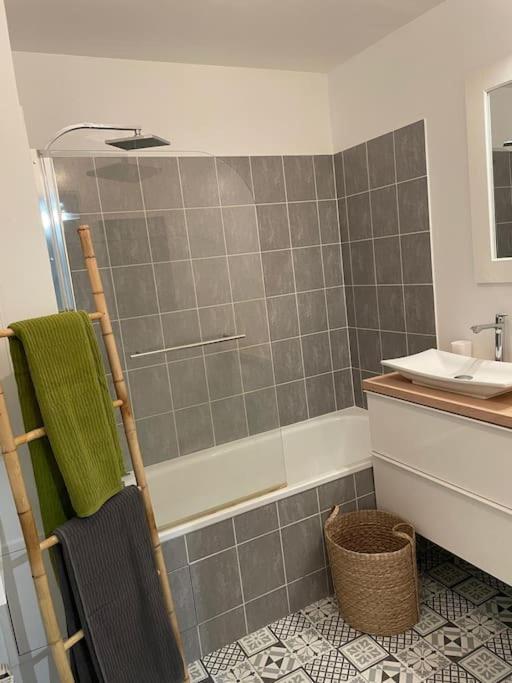 Studio 28 M2 & Jardin Privatif 20 M2 몽티그니레브레통노 외부 사진