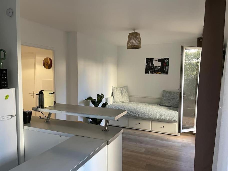 Studio 28 M2 & Jardin Privatif 20 M2 몽티그니레브레통노 외부 사진