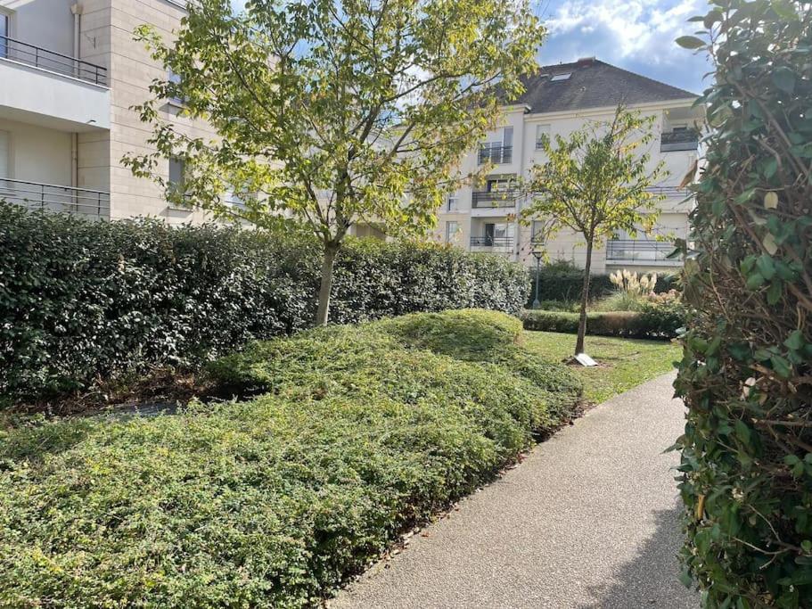 Studio 28 M2 & Jardin Privatif 20 M2 몽티그니레브레통노 외부 사진